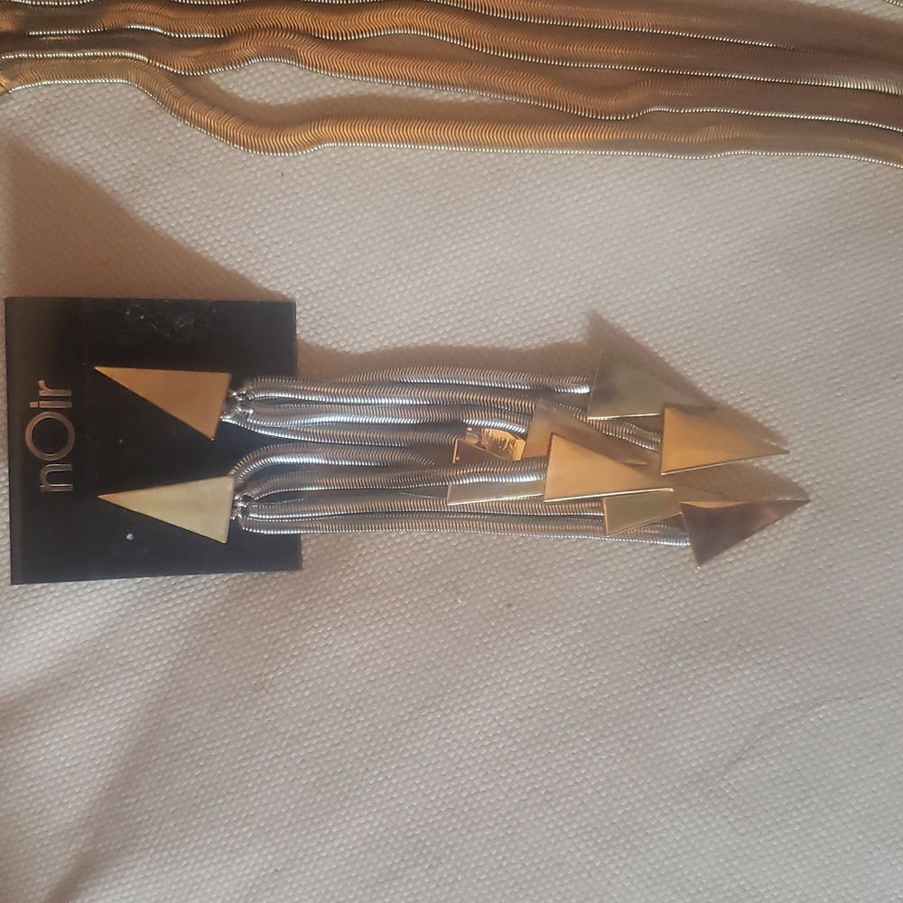 NWT Noir Arrow Earrings Necklace Set